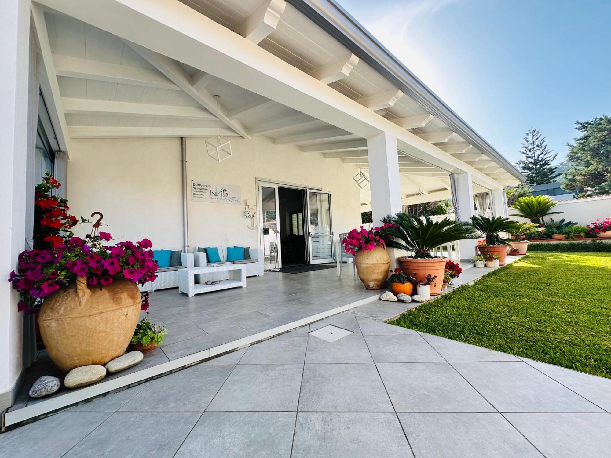 Invilla Bed&Breakfast - Quality Rooms Санта-Мария-ди-Кастеллабате Экстерьер фото