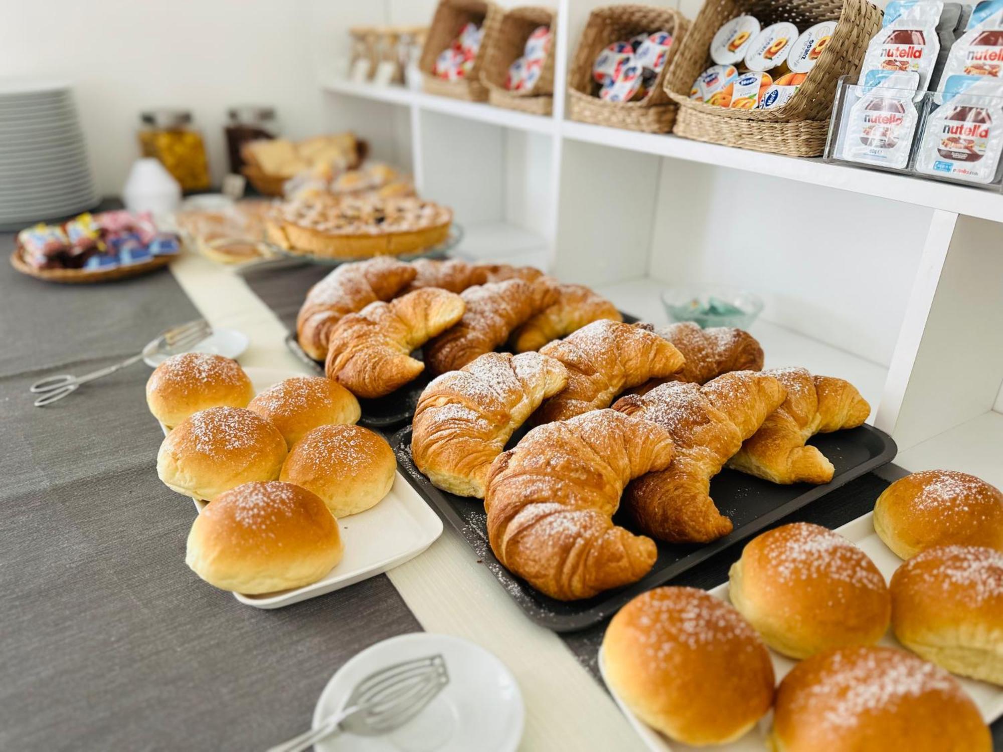 Invilla Bed&Breakfast - Quality Rooms Санта-Мария-ди-Кастеллабате Экстерьер фото