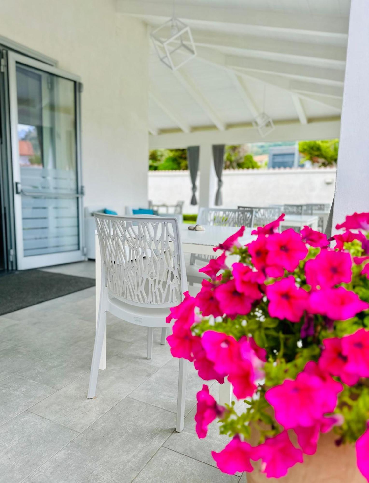 Invilla Bed&Breakfast - Quality Rooms Санта-Мария-ди-Кастеллабате Экстерьер фото